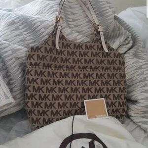 Michael Kors tote